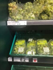 grapes "loose" in plastic and grapes packaged